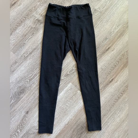 SKIMS Outdoor Legging - Picture 2 of 3